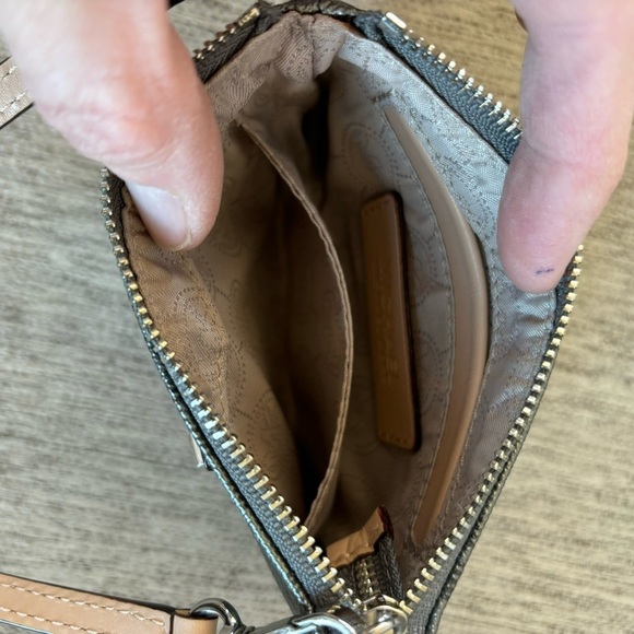 Michael Kors Wristlet - Picture 4 of 8